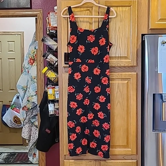 Dress - Picture 6 of 7